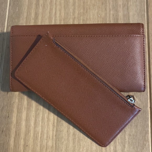 Guess Wallet - Picture 2 of 5